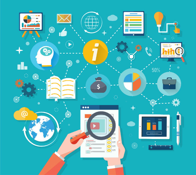 A imagem é uma ilustração de uma mão segurando uma lupa sobre a tela de um tablet. O tablet exibe vários ícones representando diferentes aspectos de negócios e tecnologia, como um reprodutor de vídeo, e-mails e um mapa-múndi. Ao redor do tablet, há ícones interconectados simbolizando conceitos como análise de dados, computação em nuvem, informação e brainstorming.